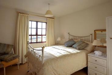 پانسیون Pinewood Lodge Guest House