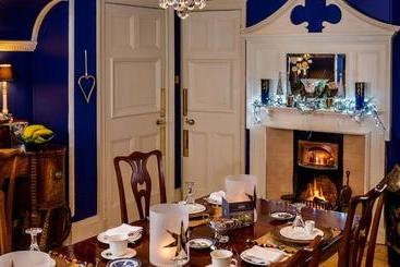 پانسیون Fauhope Country House
