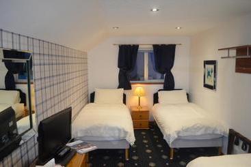 پانسیون Roseneath Guest House