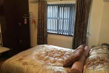 پانسیون Smithy Lodge Guest House