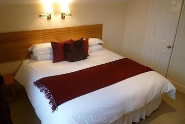 پانسیون Treetops Guest House