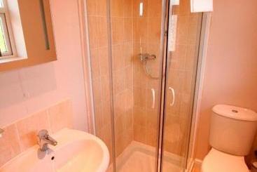 پانسیون Grove Guest House