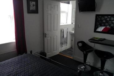 پانسیون Grove Guest House