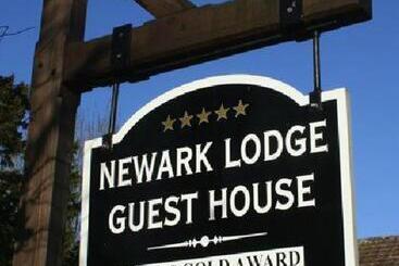 بنسيون Newark Lodge Guest House