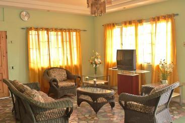 هاستل Presidents Inn Trinidad