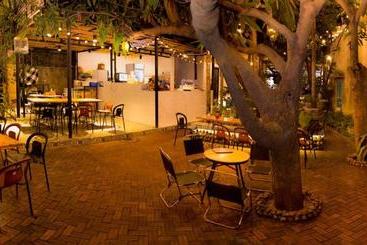 پانسیون The Local House Phu Yen