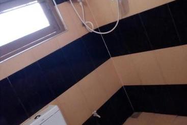 پانسیون Lizzie Villa Guest House