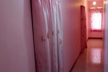 پانسیون Lizzie Villa Guest House