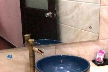 پانسیون Fenghuang Little Bear Family Guest House