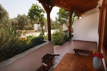 پانسیون Ionia Guest House