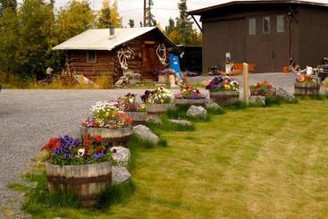 پانسیون Arctic Chalet Resort