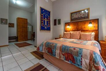 פנסיון Old Coach Road Guest House
