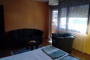 پانسیون Julija Guest House