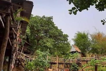 هاستل Tree Lodge Banlung