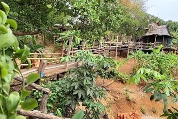 هاستل Tree Lodge Banlung
