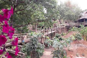 هاستل Tree Lodge Banlung