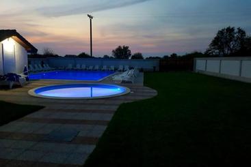 Pensiunea Blue House