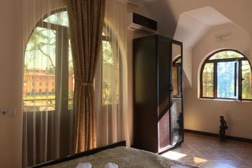 پانسیون Guest House Leto