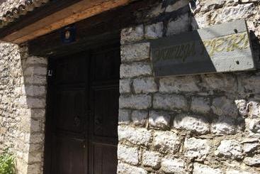پانسیون Pjetri House