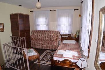 پانسیون Pjetri House