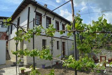 پانسیون Pjetri House