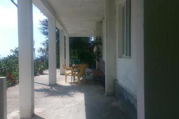 پانسیون Temo S Guest House In Kvariati