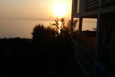 پانسیون Temo S Guest House In Kvariati