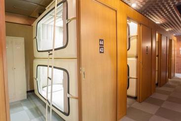 Capsule Hotel New Grand