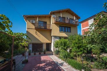 پانسیون Guest House Sun