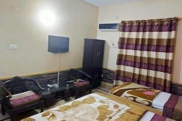 پانسیون Karachi Motel