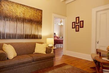 هاستل Cheltenham Suites