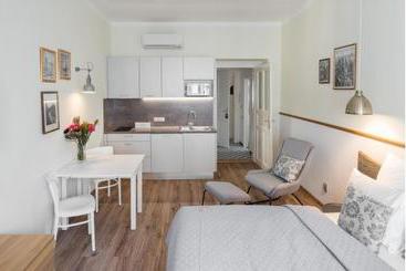 Mordecai Twelve Apartments By Prague Residences