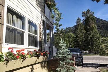 Albergue Abram Inn & Suites