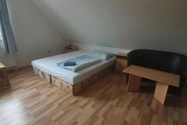 پانسیون Pod Vinicí