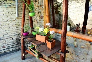 پانسیون Hostal Yatasto