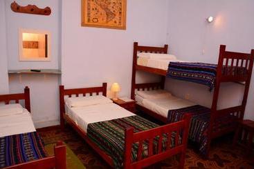 پانسیون Hostal Yatasto