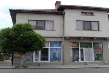 پانسیون Proboyski Guest House