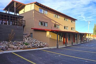 فندق صغير Four Seasons Lodge