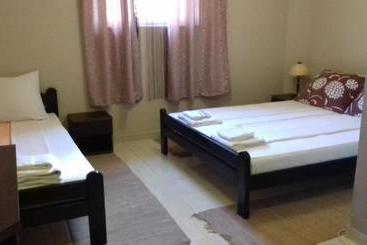 پانسیون Asterix Rooms