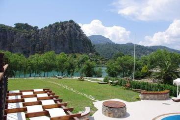Aydos Suites