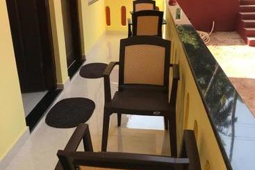 پانسیون All Seasons Guest House