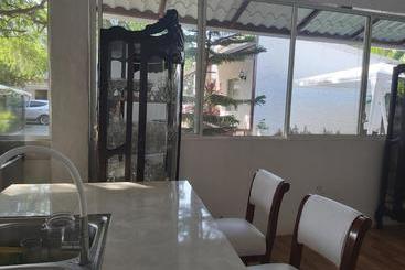 پانسیون Hostal Gualingo