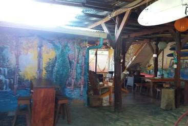 پانسیون Osa Surf House