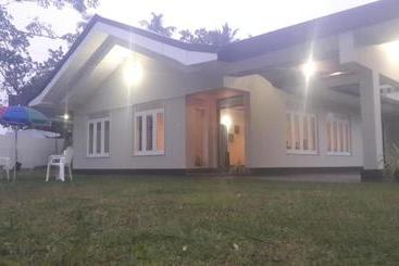 پانسیون Igloo Airport Villa