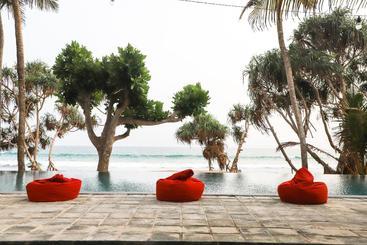 پانسیون Naomi Beach Resort   Adults Only