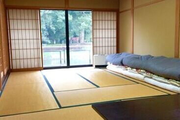 膳宿费 Yasuragi Guest House & Bar