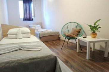 پانسیون Sleep&go Guest House