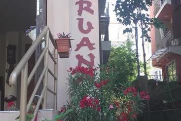 פנסיון Nirvana Guest House