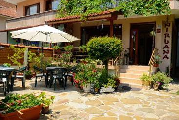 פנסיון Nirvana Guest House