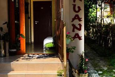 פנסיון Nirvana Guest House